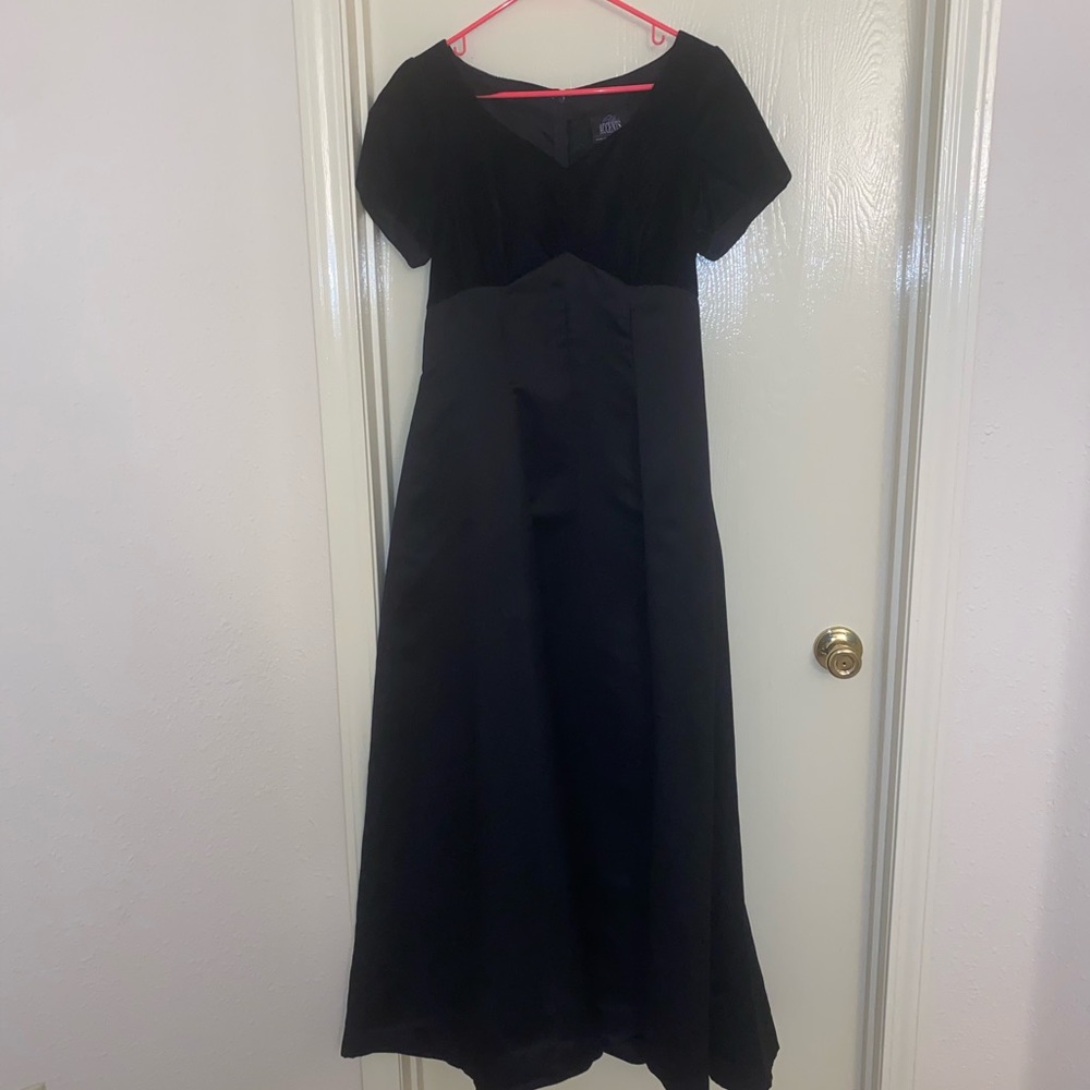 Long black performance dress - Picture 1 of 5